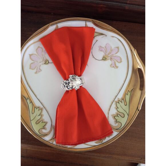 Vintage Felt Lined Silver Plate Napkin Ring Heavily Embossed w/ Leaf and Grapes - Picture 2 of 10